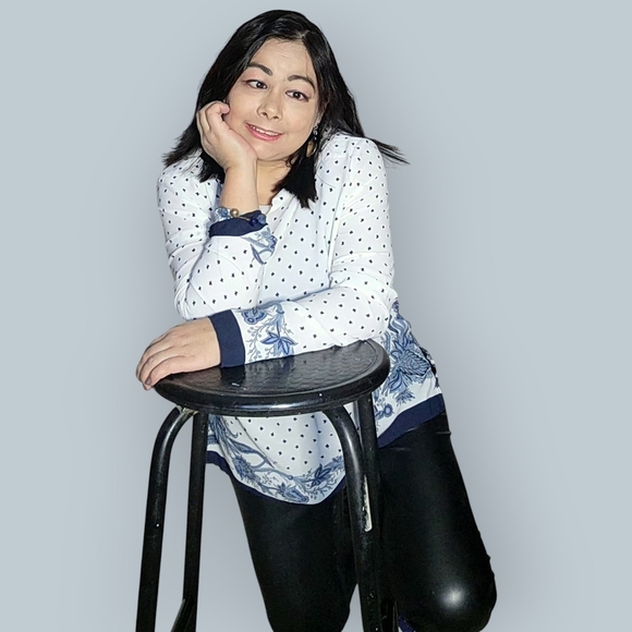 Suzy Shier Boxy White and Blue Long Sleeve Blouse - Picture 5 of 11